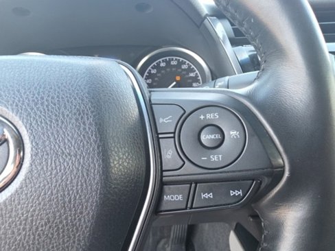 Used 2018 Toyota Camry SE image 18