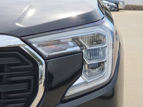 Used 2022 GMC Terrain SLE image 10