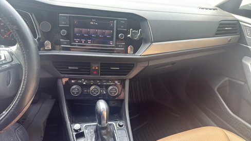 Used 2019 Volkswagen Jetta SE w/ Cold Weather Package image 14