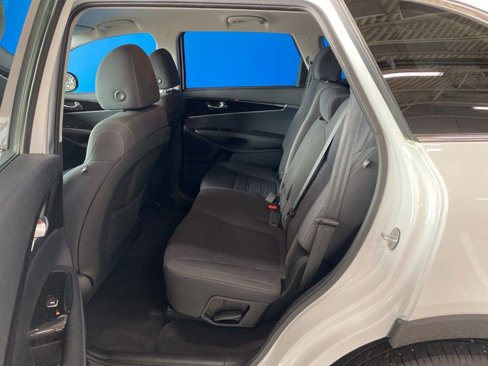 Used 2019 Kia Sorento LX image 12