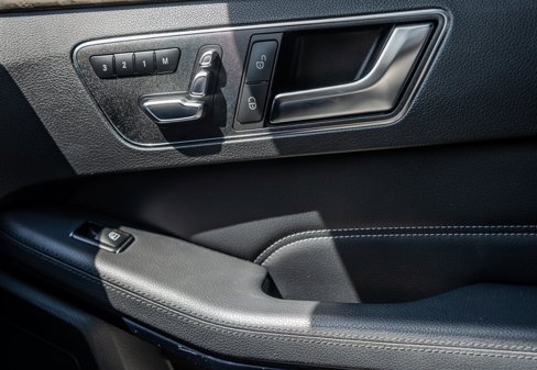 Used 2016 Mercedes-Benz E 350 Sedan image 24