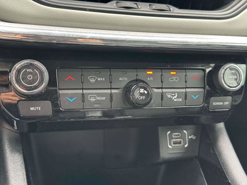 Used 2022 Jeep Compass Limited image 27