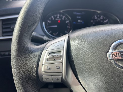Used 2015 Nissan Rogue SV image 28
