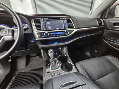 Used 2016 Toyota Highlander Limited image 19