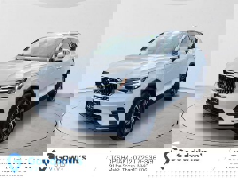 Certified 2025 Volvo XC40 B5 Core image 1