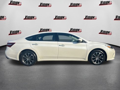 Used 2018 Toyota Avalon XLE image 4