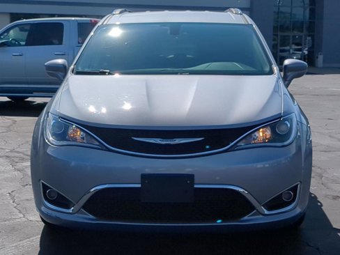 Used 2018 Chrysler Pacifica Touring-L Plus image 9