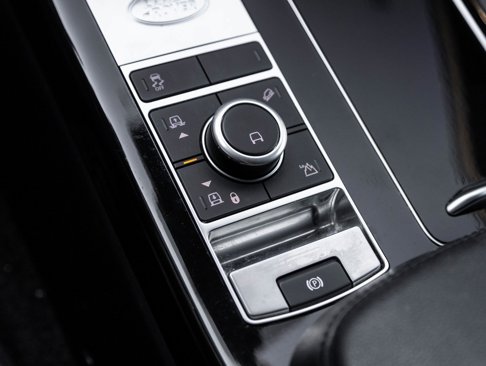 Used 2020 Land Rover Range Rover image 25