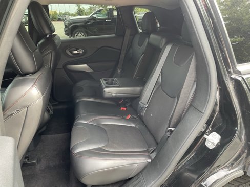 Used 2018 Jeep Cherokee Trailhawk image 25