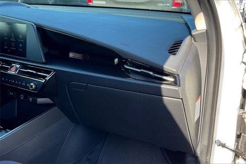 Used 2024 Kia Niro LX image 15