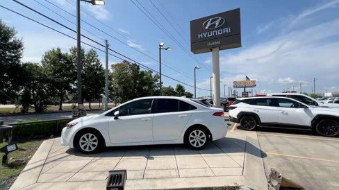 Used 2022 Toyota Corolla LE image 3