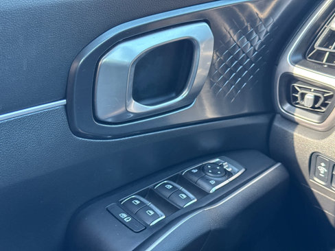 Used 2022 Kia Sorento S image 23