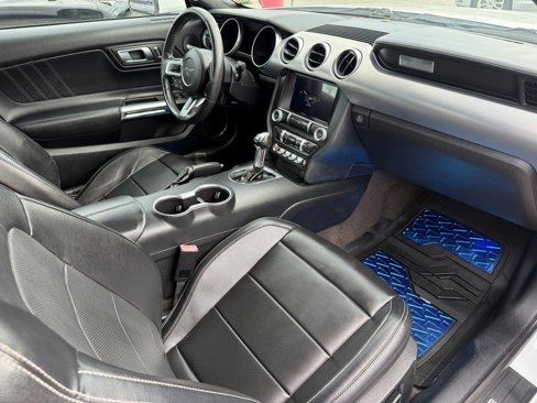 Used 2018 Ford Mustang Premium image 3