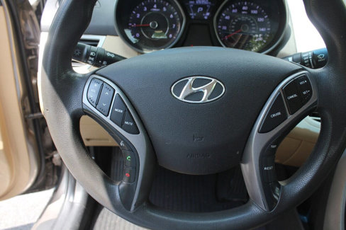 Used 2013 Hyundai Elantra GLS w/ Preferred Pkg image 16