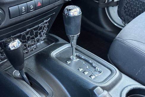 Used 2018 Jeep Wrangler Unlimited Sport w/ Connectivity Group image 18
