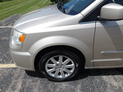 Used 2014 Chrysler Town & Country Touring w/ Driver Convenience Group image 33