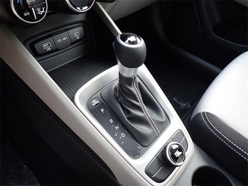 New 2025 Hyundai Venue SEL image 16
