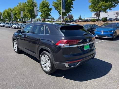 Used 2020 Volkswagen Atlas Cross Sport SE w/ Panoramic Sunroof Package image 4