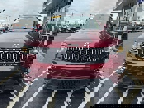 Used 2018 Jeep Grand Cherokee Laredo image 3