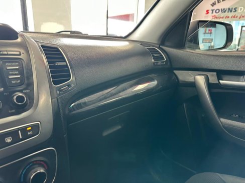 Used 2014 Kia Sorento LX image 46