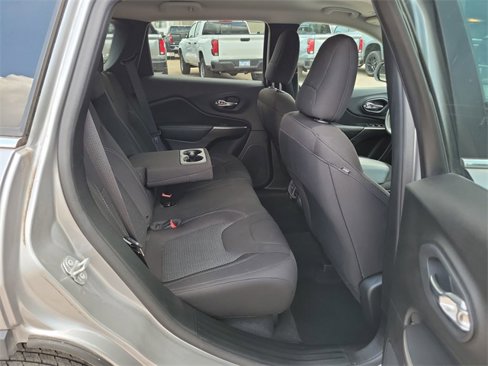 Used 2019 Jeep Cherokee Latitude w/ Popular Appearance Group image 24