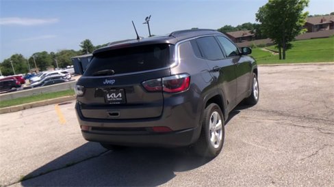Used 2019 Jeep Compass Latitude w/ Cold Weather Group image 2