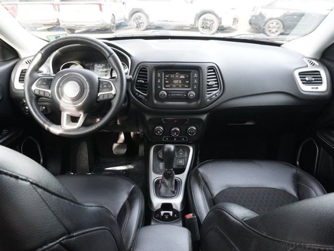 Used 2018 Jeep Compass Latitude w/ Cold Weather Group image 32