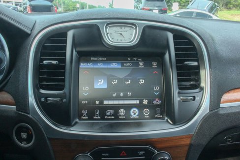 Used 2017 Chrysler 300 C Platinum image 15