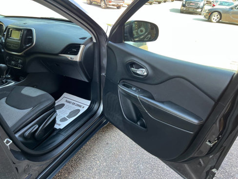 Used 2014 Jeep Cherokee Latitude image 20