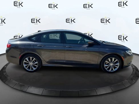 Used 2016 Chrysler 200 S w/ Navigation & Sound Group I image 2