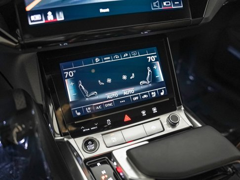 Used 2022 Audi e-tron Premium Plus w/ Premium Plus Package image 18