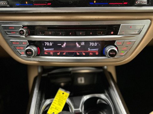 Used 2016 BMW 740i image 19