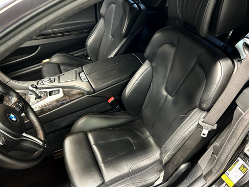 Used 2013 BMW M6 Coupe w/ Executive Pkg image 11
