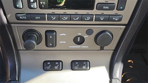 Used 2004 Ford Thunderbird image 21