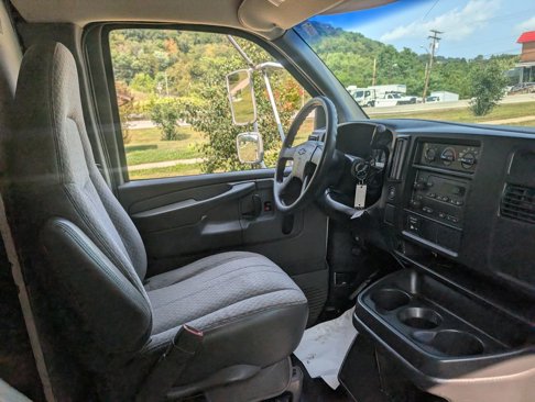 Used 2004 Chevrolet Express 3500 image 26