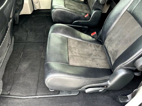 Used 2019 Dodge Grand Caravan SXT image 10