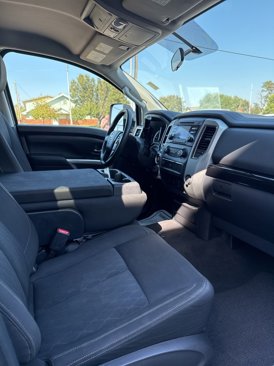 Used 2016 Nissan Titan SV image 30
