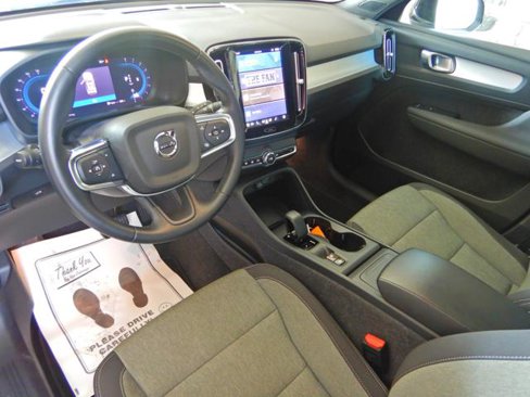 Used 2025 Volvo XC40 B5 Core image 12