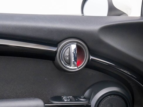 Used 2019 MINI Cooper 2-Door Hardtop w/ Signature Upholstery Package image 14