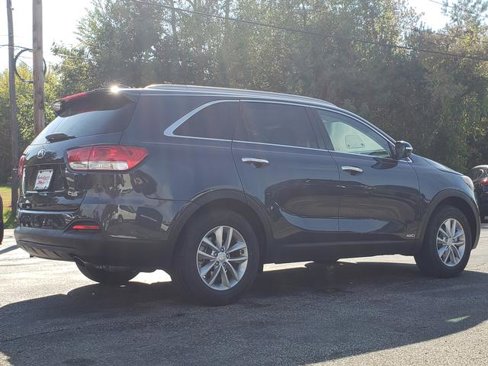 Used 2017 Kia Sorento LX w/ LX Convenience Package image 8