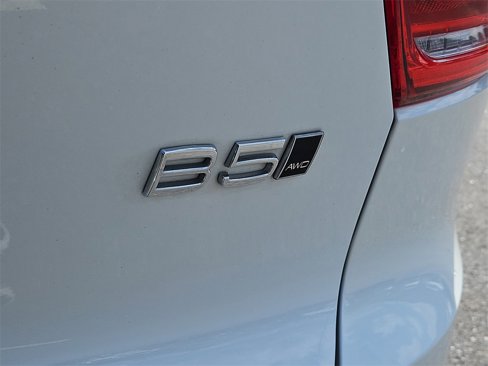 Used 2023 Volvo XC40 B5 Plus w/ Driver Assist Package image 12