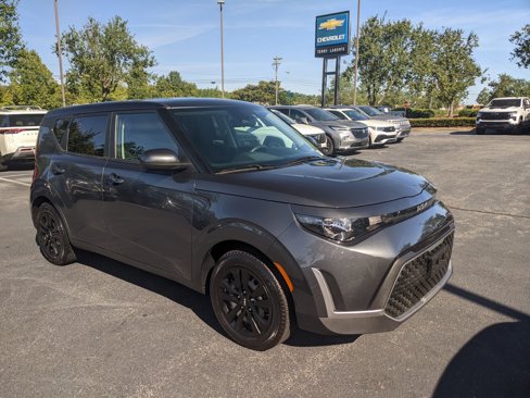 Used 2023 Kia Soul LX image 2
