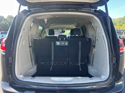 Used 2021 Chrysler Pacifica Touring-L image 24