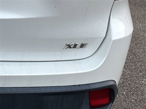 Used 2019 Toyota Highlander XLE image 30