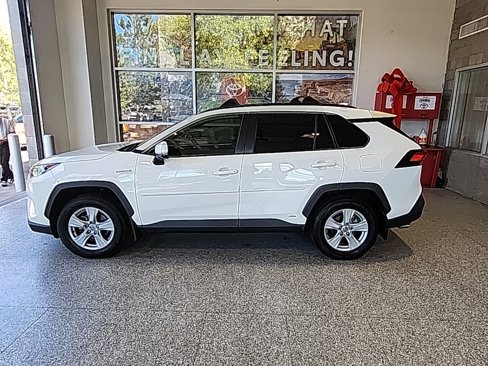 Used 2020 Toyota RAV4 XLE w/ Convenience Package image 9