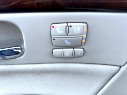 Used 2011 Cadillac DTS Luxury image 47