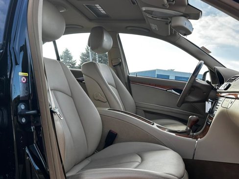 Used 2009 Mercedes-Benz E 350 4MATIC Sedan image 25