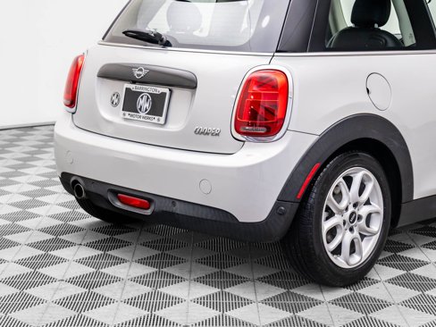 Used 2019 MINI Cooper 2-Door Hardtop w/ Signature Upholstery Package image 31
