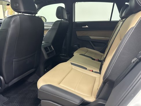 Used 2023 Volkswagen Atlas Cross Sport SE w/ Panoramic Sunroof Package image 17