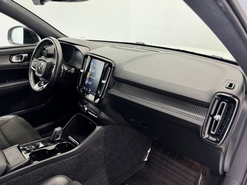 Used 2019 Volvo XC40 T5 R-Design image 36